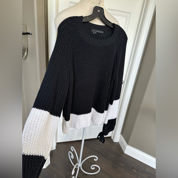 360 Sweater, size large - Picture 4 of 6
